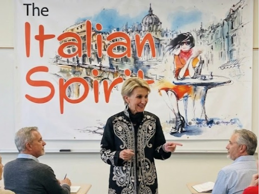 Italian language-learning class in Tampa, FL with students practicing Italian conversation online.
